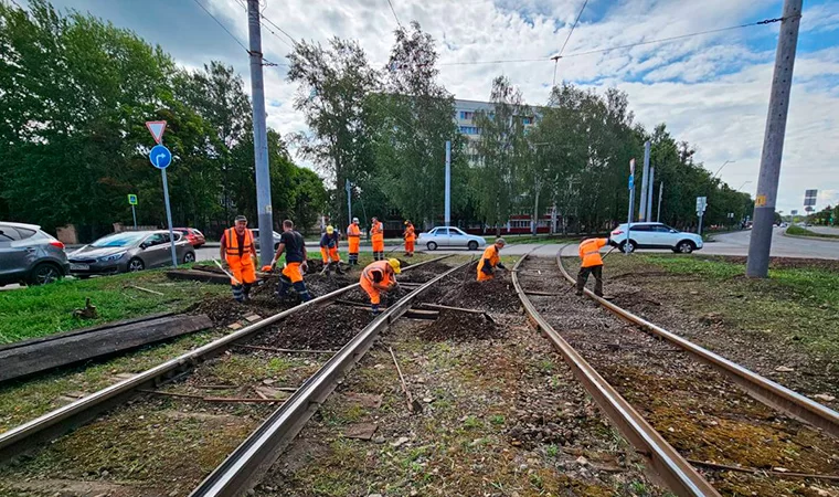 В Нижнекамске ремонтируют трамвайные пути напротив городского музея