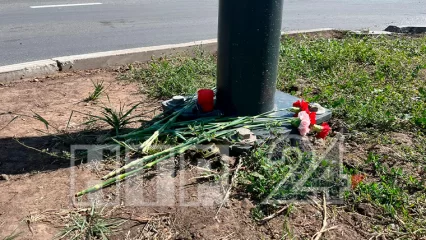 Нижнекамцы устроили мемориал на месте аварии с участием мотоциклиста - НТР 24