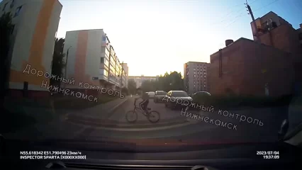 Нижнекамец записал на видеорегистратор, как чуть не сбил велосипедиста - НТР 24