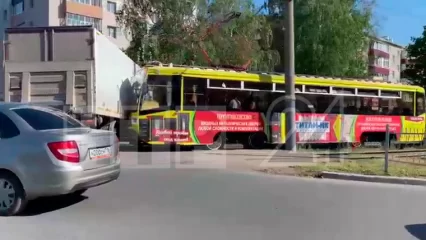 В Нижнекамске произошло ДТП с участием трамвая и грузовика
