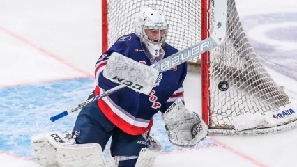 ХК «Нефтехимик» поздравил вратаря Ярослава Озолина с днём рождения - НТР 24