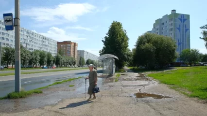 В Нижнекамске из-за порыва на сетях водоснабжения вода разлилась на сотни метров - НТР 24