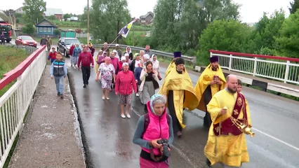 В селе под Нижнекамском впервые прошел крестный ход в Петров день
