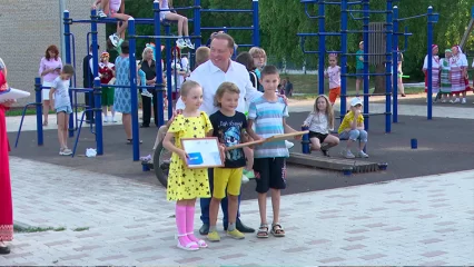 В Нижнекамске депутат Госдумы организовал семейный праздник - НТР 24