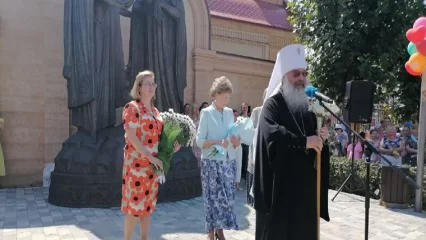К памятнику Петра и Февронии в Казани возложил цветы митрополит Кирилл