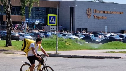 «Как в мавзолей»: в Нижнекамске собралась многометровая очередь в термальный комплекс - НТР 24