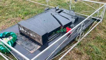 Разгромили кладбище: в Татарстане неизвестные поломали 29 могильных памятников