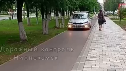 В Нижнекамске по велосипедной дорожке прокатился автомобиль - НТР 24