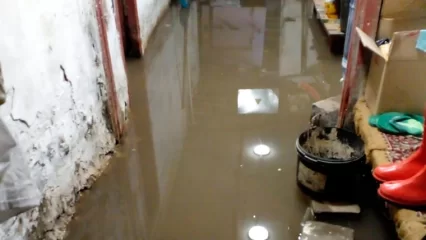 В Нижнекамске несколько дней был затоплен подвал жилого дома на ул. Вокзальной