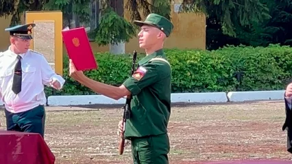 Руководитель исполкома Нижнекамска показал, как его сын принял присягу в армии - НТР 24