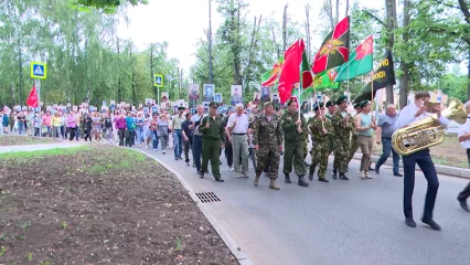 В Нижнекамске прошло шествие ко Дню ветеранов боевых действий