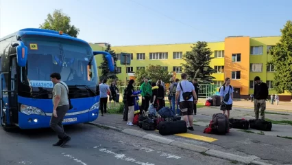 Выпускники елабужской школы из Лисичанска отправились на каникулы в родной город