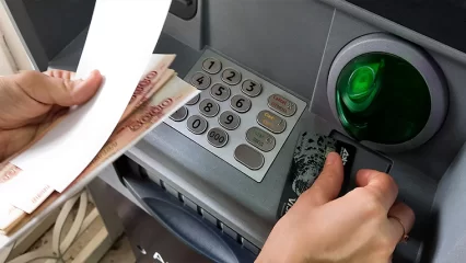 Жители Татарстана стали чаще пользоваться банковскими картами