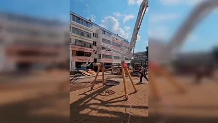 В Нижнекамске началось восстановление разрушенного взрывом газа подъезда дома на пр. Вахитова - НТР 24