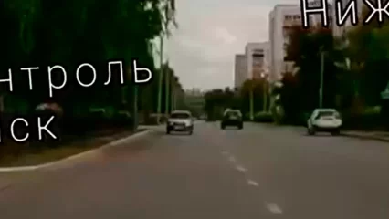 В Нижнекамске cняли на видео автомобиль, ехавший по «встречке» - НТР 24