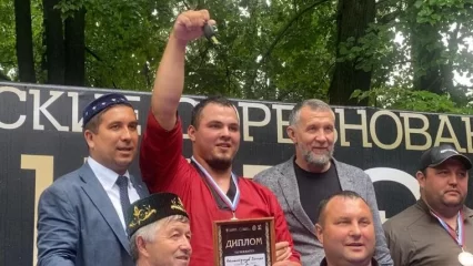 Ханнян Камалетдинов стал абсолютным батыром на первом Волжском Сабантуе - НТР 24