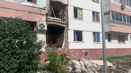 Появились фото разрушения с обратной стороны дома после взрыва в Нижнекамске - НТР 24