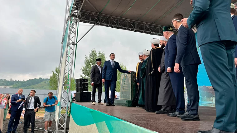В Нижнем Новгороде заложили первый камень мечети и открыли памятную доску Рашиту Вагапову