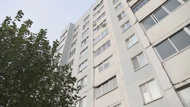 В Нижнекамске при падении с 7 этажа разбилась насмерть девочка
