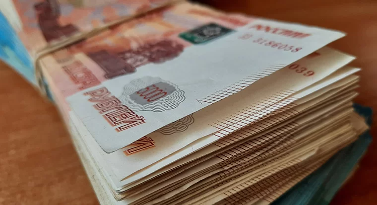 Татарстан лидирует по размеру среднемесячной зарплаты в ПФО
