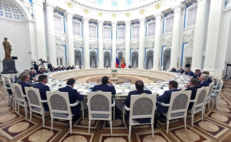 Минниханов принял участие в заседании Госсовета РФ по общественному транспорту