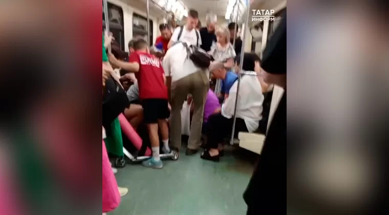 В метро Казани задержали движение поезда из-за пассажира, которому стало плохо