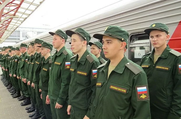 20 призывников из Татарстана попали в Президентский и Преображенский полки