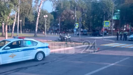 В Нижнекамске мотоциклист с пассажиром попали в ДТП рядом с парком им. Г. Тукая