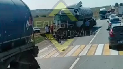 На дороге Заинск – Набережные Челны автоцистерна попала в аварию