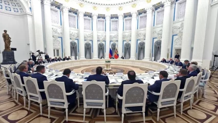 Минниханов принял участие в заседании Госсовета РФ по общественному транспорту