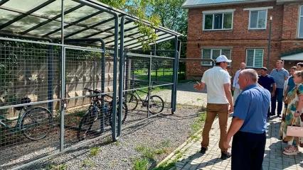 Делегация из Нижнекамска посетила Муслюмово, где заинтересовалась организацией парковочных мест - НТР 24