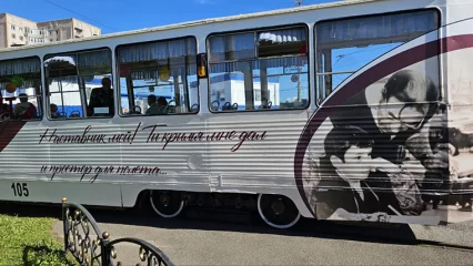 В Нижнекамске запустили новый трамвайный маршрут, посвященный учителям - НТР 24