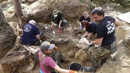 Нижнекамские поисковики нашли медальон погибшего солдата на раскопках в Карелии