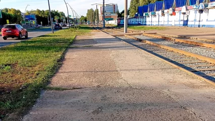 Нижнекамцам объяснили, почему на трамвайной остановке у рынка убрали скамейки - НТР 24