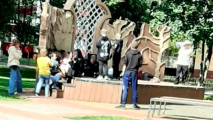 В Нижнекамске компания подростков кинула петарду перед коляской с ребёнком - НТР 24