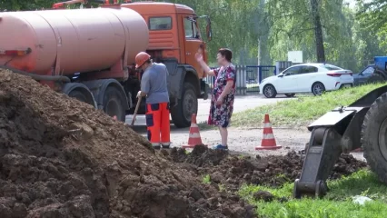 В Нижнекамске из-за порыва второй день остаются без холодной воды четыре дома