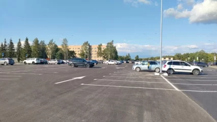 В нижнекамском аэропорту Бегишево открылась бесплатная парковка на 410 мест - НТР 24