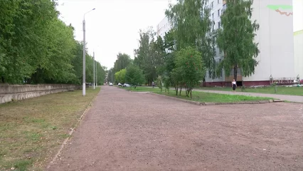 Жители Нижнекамска просят привести в порядок разбитую дорогу около школы № 21 - НТР 24