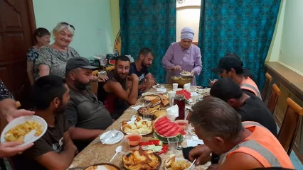 Нижнекамцы пригласили строителей в кафе на чаепитие - НТР 24