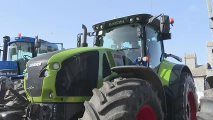 В Татарстане появилась вакансия тракториста с зарплатой от 277 тысяч рублей