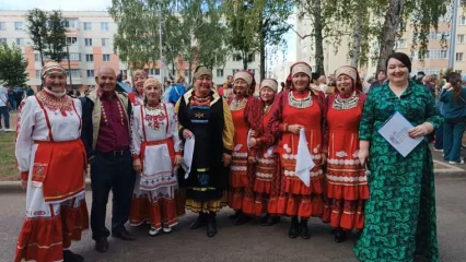 В Нижнекамске в День республики открыли после благоустройства дворы и мурал