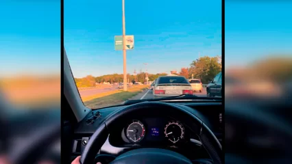 В Нижнекамске на трассе образовался затор из-за сломанного автобуса - НТР 24