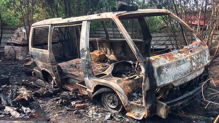 В Нижнекамске сгорел автомобиль, в котором бездомный устроил себе жилище