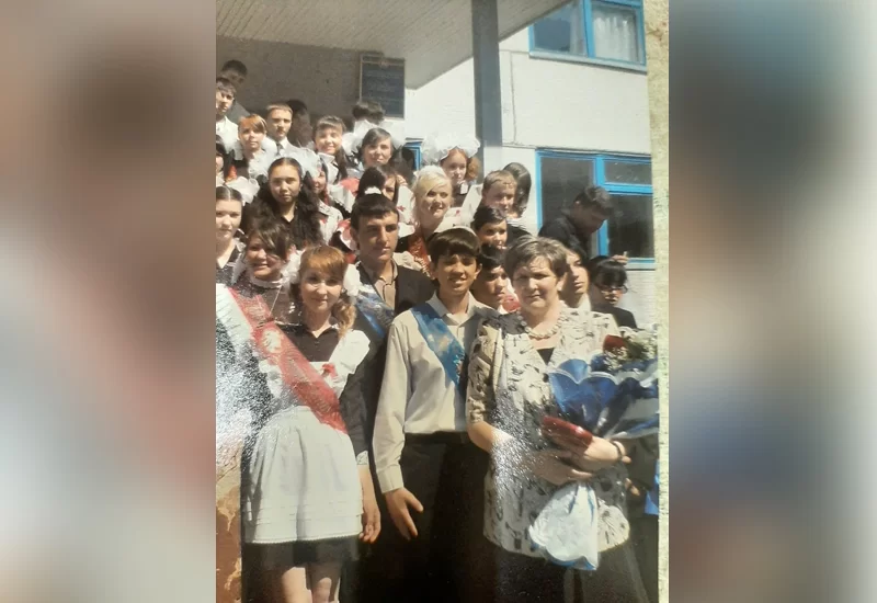 Учитель Нина Шумкина с учениками