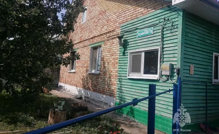 В Азнакаевском районе Татарстана при пожаре в доме погибли женщина и ребёнок