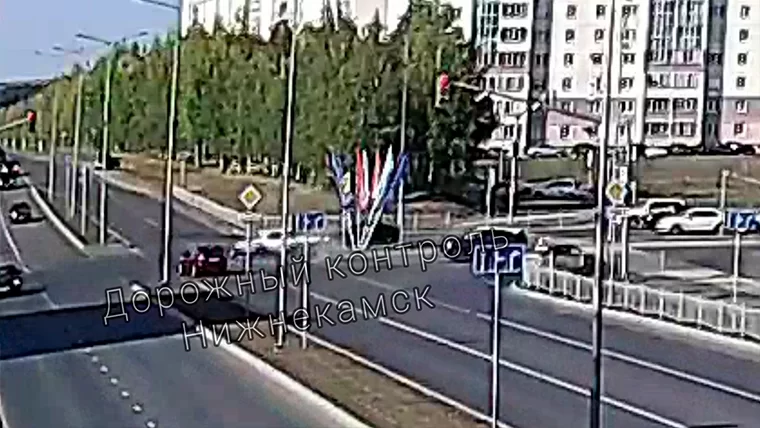Появилось видео момента ДТП на пересечении Корабельная – Мира в Нижнекамске