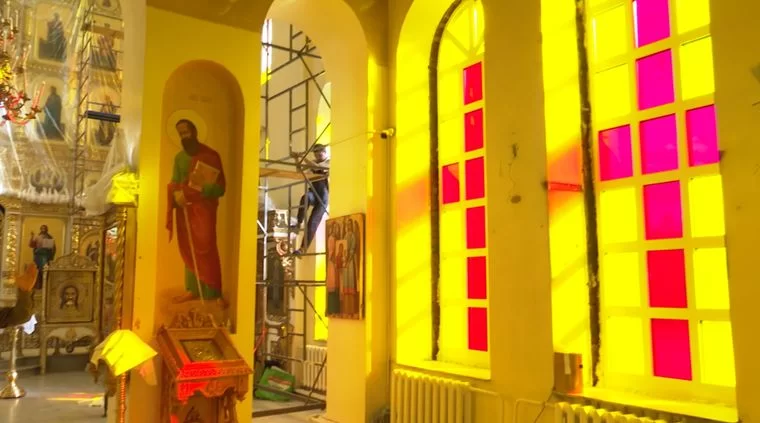 В храме Воскресения Христова в Нижнекамске впервые за 20 лет поменяли окна