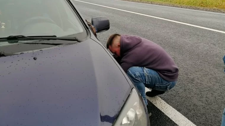 На трассе парни помогли нижнекамке с автомобилем