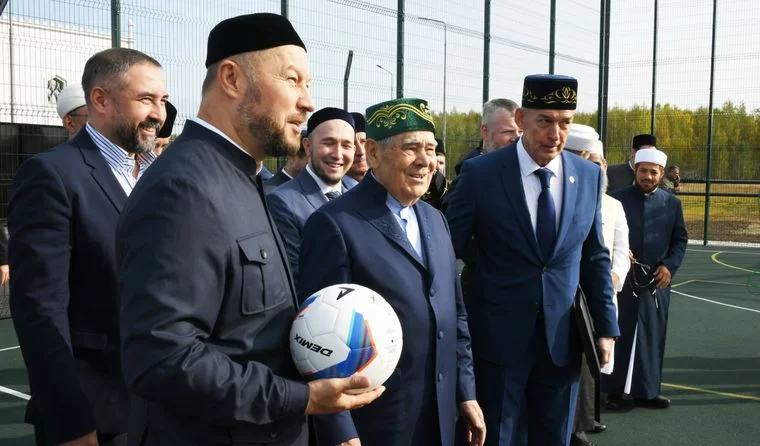 Шаймиев открыл универсальную спортплощадку Болгарской исламской академии