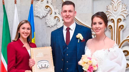 В Нижнекамском Дворце бракосочетания прошла тысячная свадьба с начала 2023 года - НТР 24